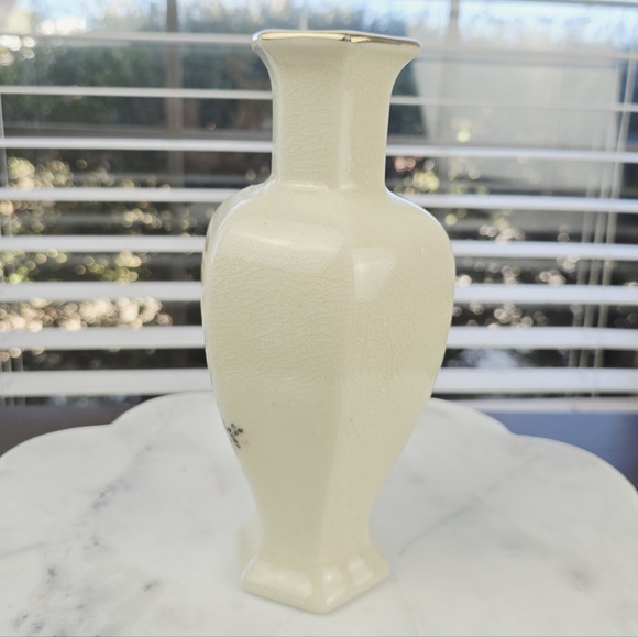 Vintage Japanese Satsuma-Style Ceramic Vase – Peacock & Floral Beauty! - Picture 5 of 10